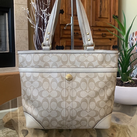 💥💥SOLD💥💥Coach Shoulder Bag - Picture 4 of 8